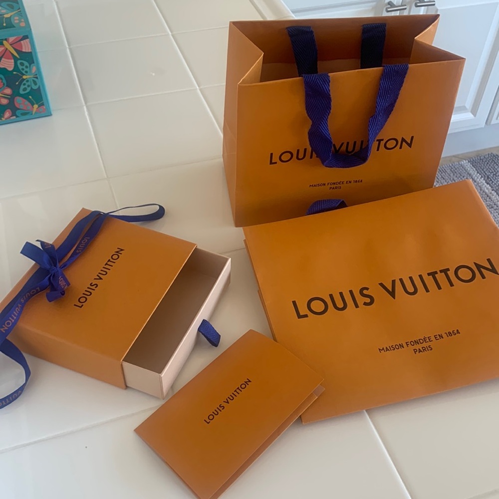 Louis Vuitton packing items